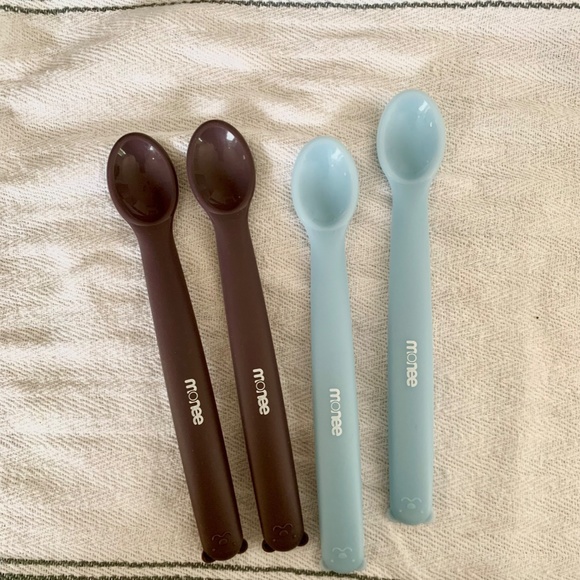 MONEE 4 Baby Silicone Spoons in perfect condition - Picture 1 of 6